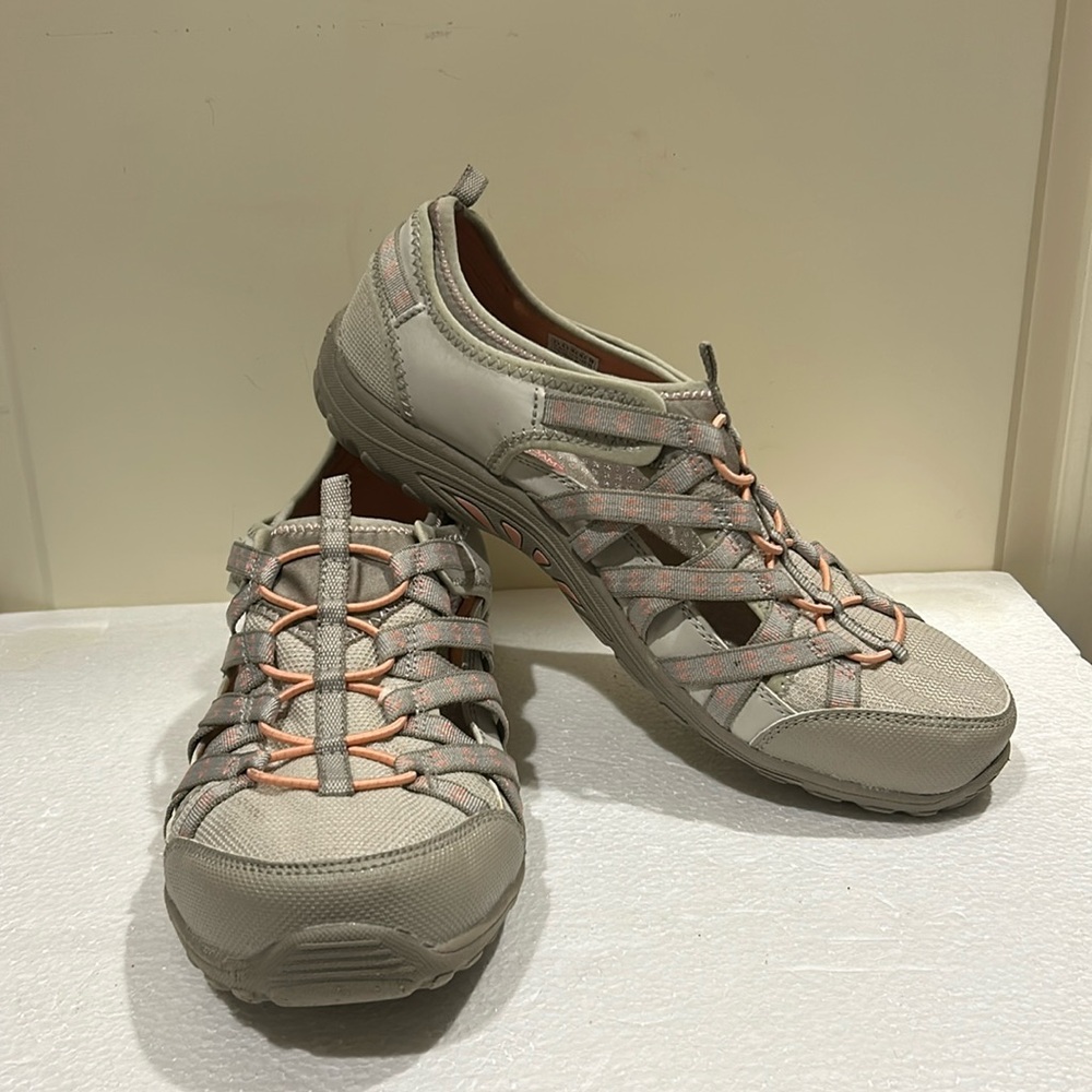 Skechers womens Relaxed Fit Cut Out memory foam insoles Sneakers shoes size 9.5